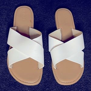 Kirra Sandals size 7-8, White and Tan